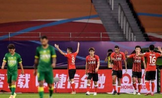意甲尤文补时争议绝杀AC米兰，终结对手五连胜登顶引热议