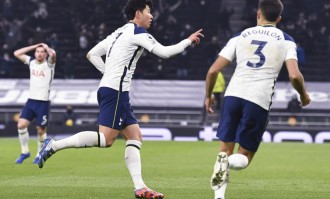 英超埃弗顿补时争议手球绝杀利物浦终结四连胜登顶引热议