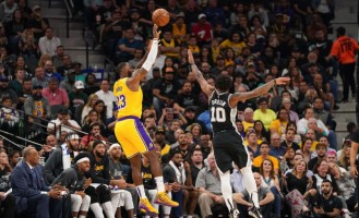 NBA-米切尔三分绝杀勇士，骑士终结对手13连胜登顶联盟引热议