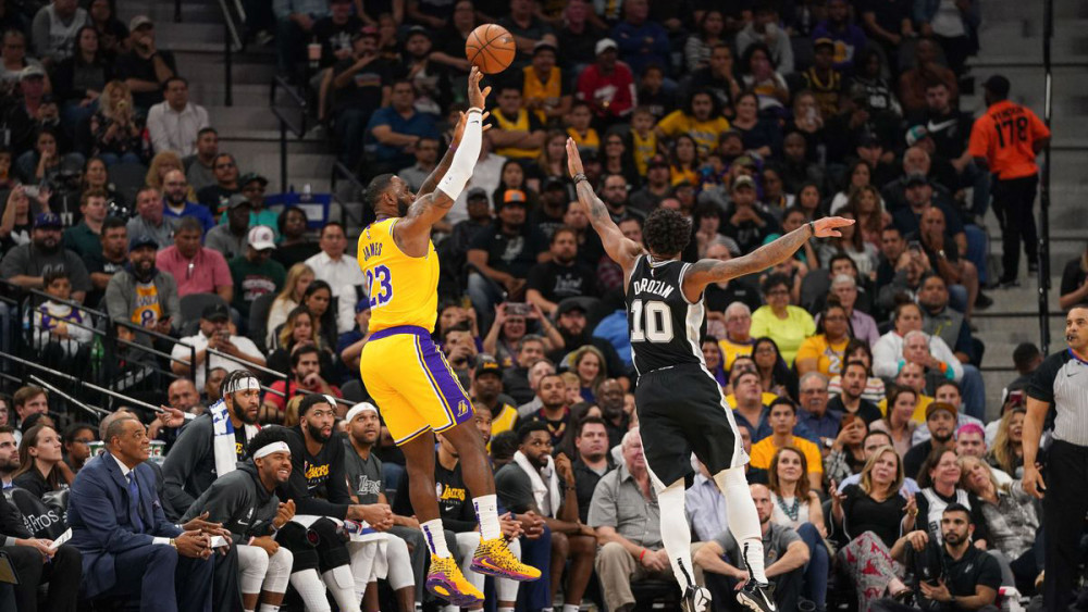 NBA-米切尔三分绝杀勇士，骑士终结对手13连胜登顶联盟引热议